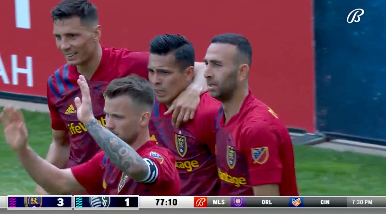 ¡Hermoso doblete! Rubio Rubín baila en el área, humilla a los defensas y hace un golazo