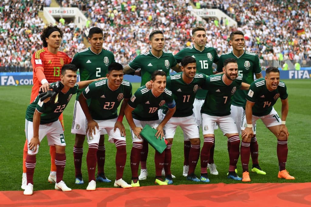 <b>2018.</b> Arriba: Guillermo Ochoa, Hugo Ayala, Carlos Salcedo, Héctor Herrera, Héctor Moreno. Abajo: Hirving Lozano, Jesús Gallardo, Andrés Guardado, Carlos Vela, Miguel Layún, Javier Hernández.