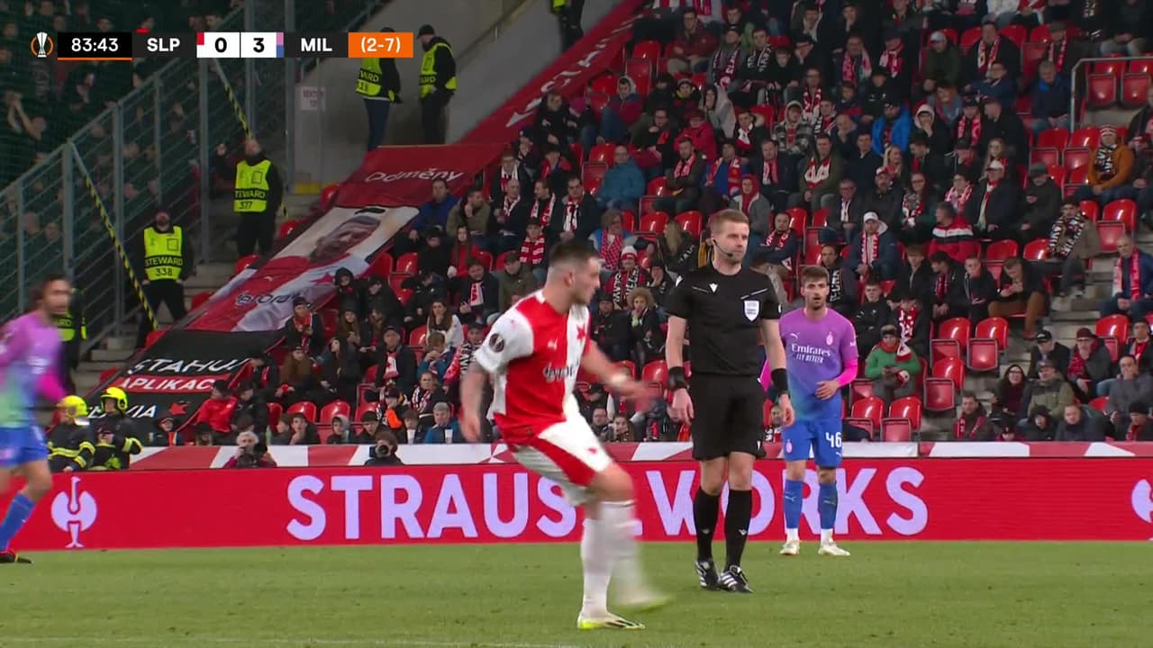 ¡GOL!  anota para Slavia Prague. Matej Jurásek