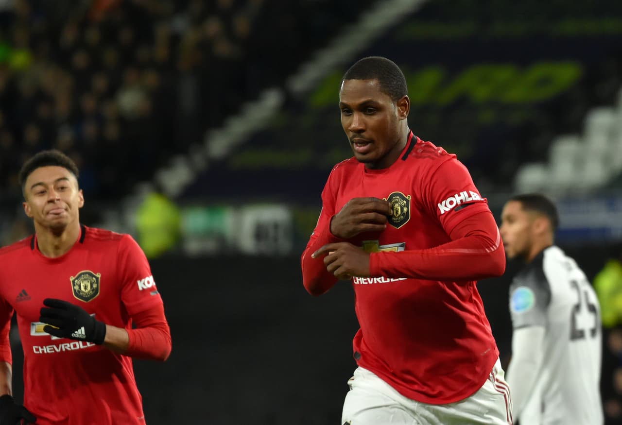 Cae el minuto 43 y cae el tercer tanto para la escuadra de los Red Devils por parte de Ighalo, su segundo gol de la noche.