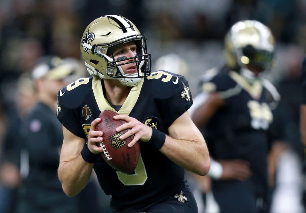 Drew Brees colectó 301 yardas este día, es su octavo juego de Playoff con 300 o más. Con otro de esta tesitura igualaría a Peyton Manning como el segundo en la historia de la Postemporada de la NFL.
