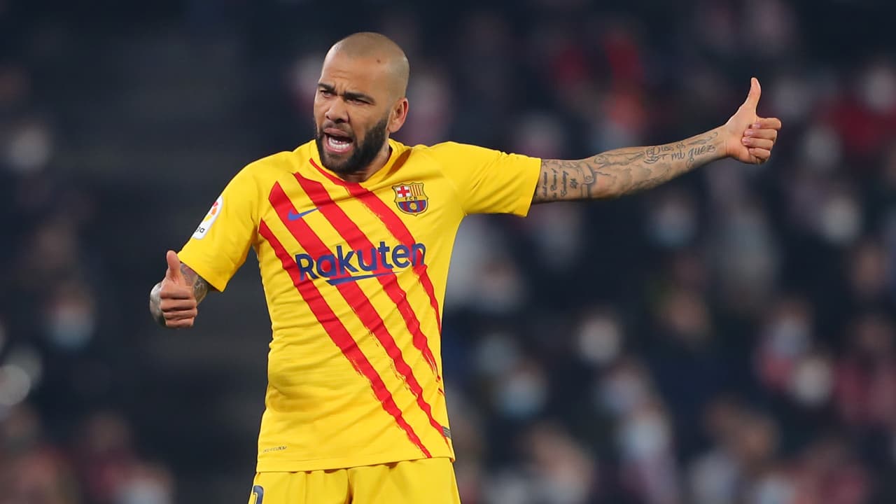 Alves 'invita' a Messi a que siga sus pasos y regrese al Barcelona