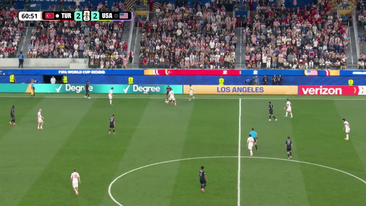 ¡TIRO ATAJADO! disparo por Christian Pulisic.