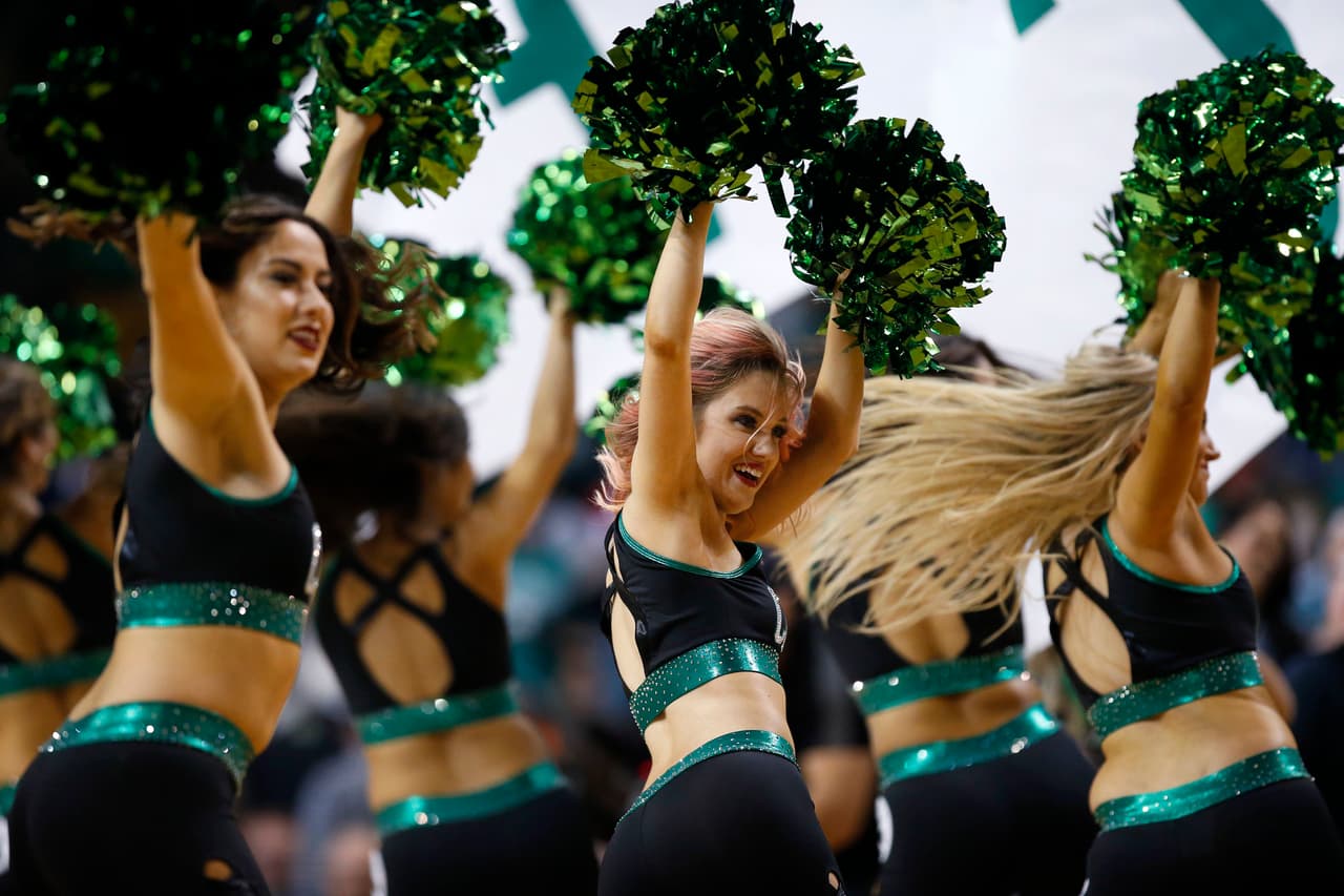 Las porristas de Boston Celtics esperan que con la sensualidad de sus bailes y su belleza sean una motivación especial para que su equipo por fin derrote a Cleveland Cavaliers en las finales de NBA.