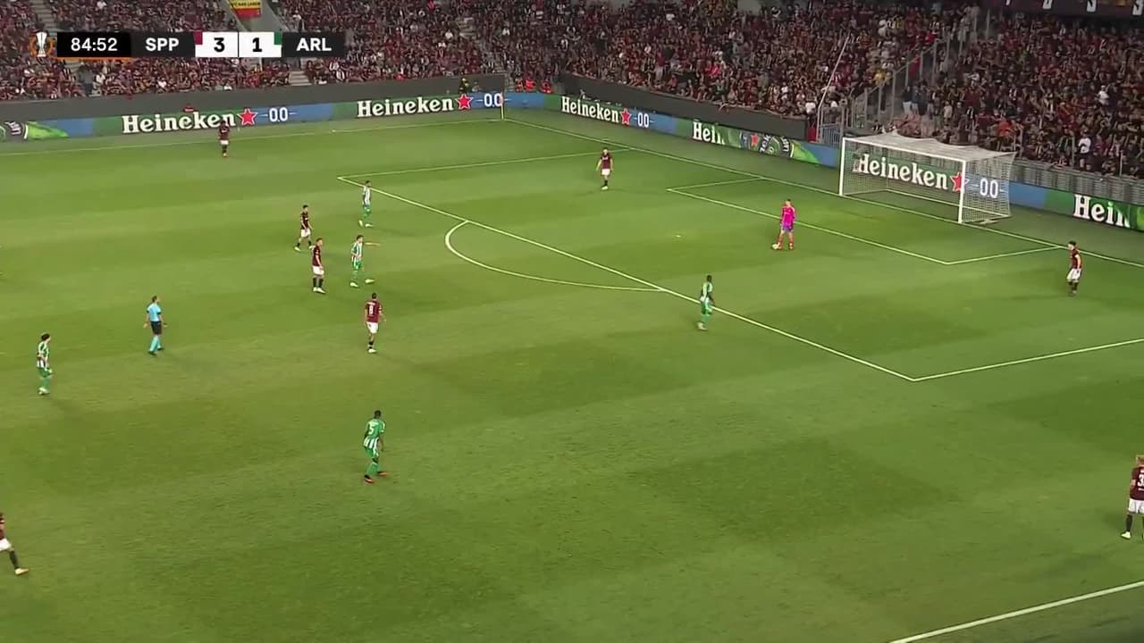 ¡TIRO ATAJADO! disparo por Veljko Birmancevic.