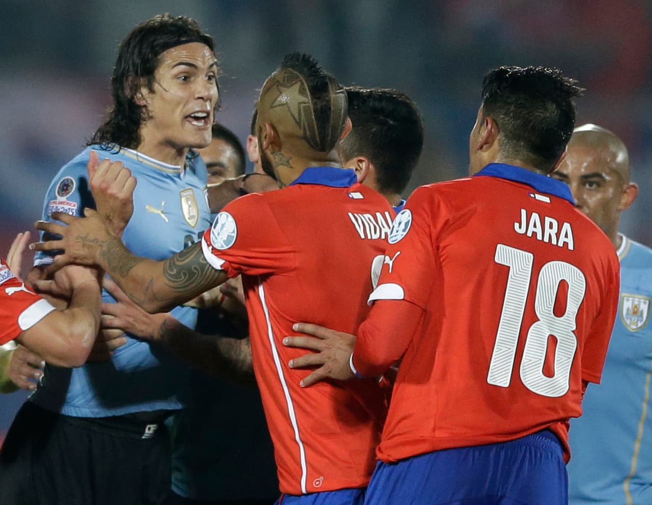 Aún así, fue la reacción molesta de Cavani con Jara la que desembocó en la expulsión del uruguayo en un partido en el que Chile pasó a la final