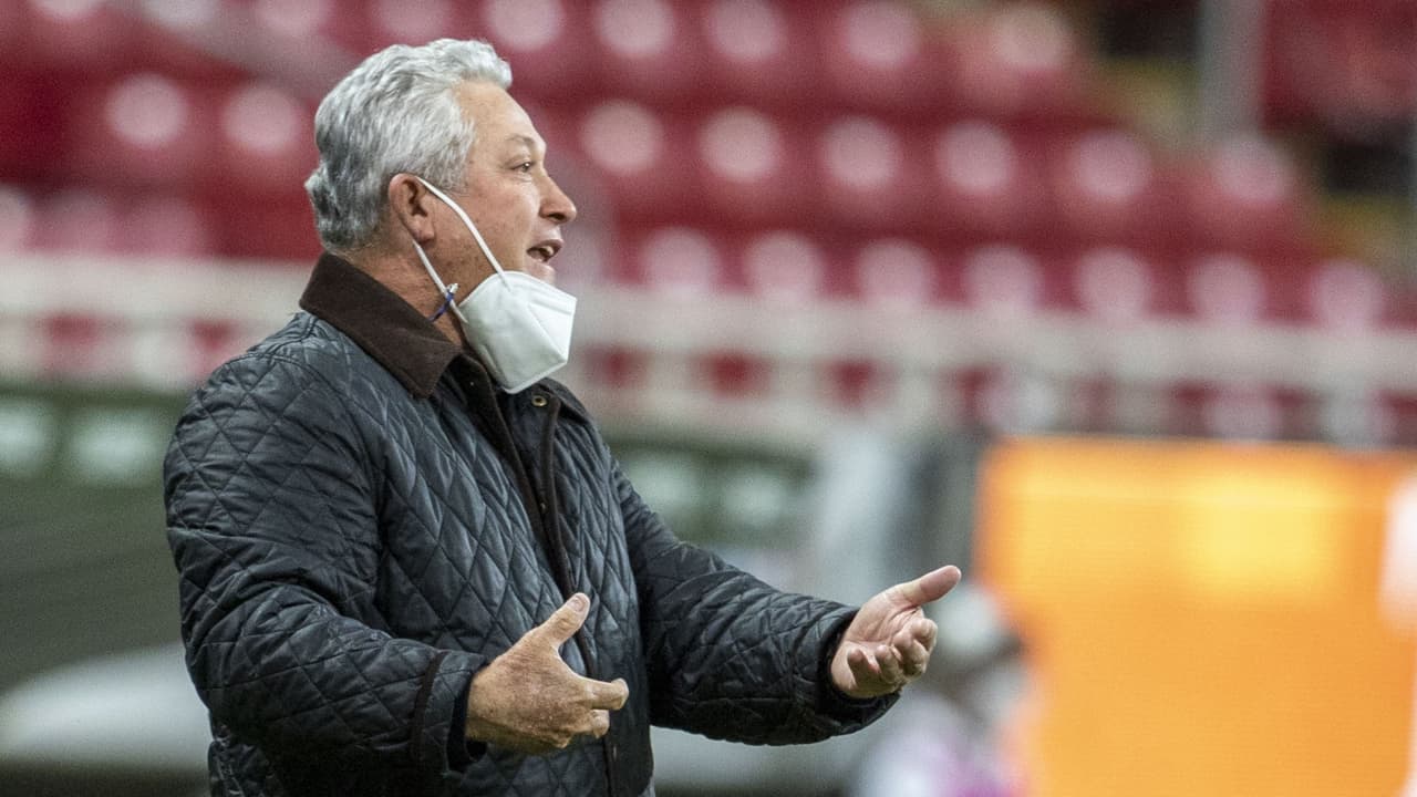 Vucetich niega sentirse presionado por paso de Chivas