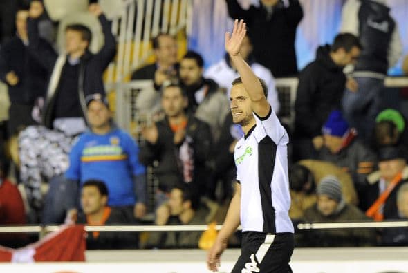 El atacante Roberto Soldado puso las cosas 1-0.