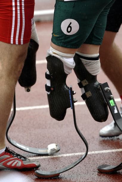 A pesar de calificar para competir en la categoría de dos amputaciones por debajo de la rodilla, Pistorius tuvo el nivel para competir con corredores con una sola amputación.