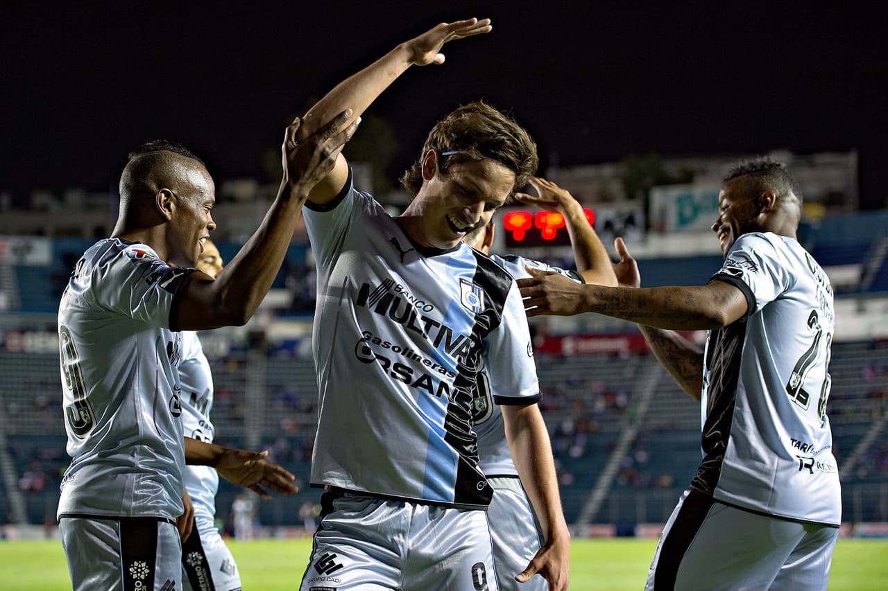 Carlos Fierro está encendido.