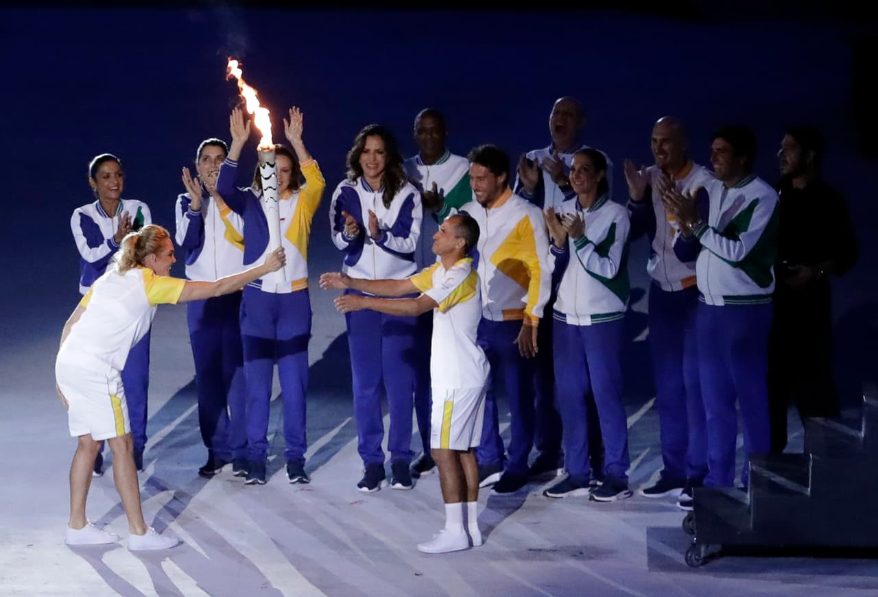 Finalmente fue el ex maratonista Vanderlei de Lima el último portador de la antorcha olímpica.