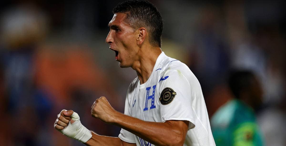 Leverón responde a Araujo: “no están acostumbrados al pie fuerte”