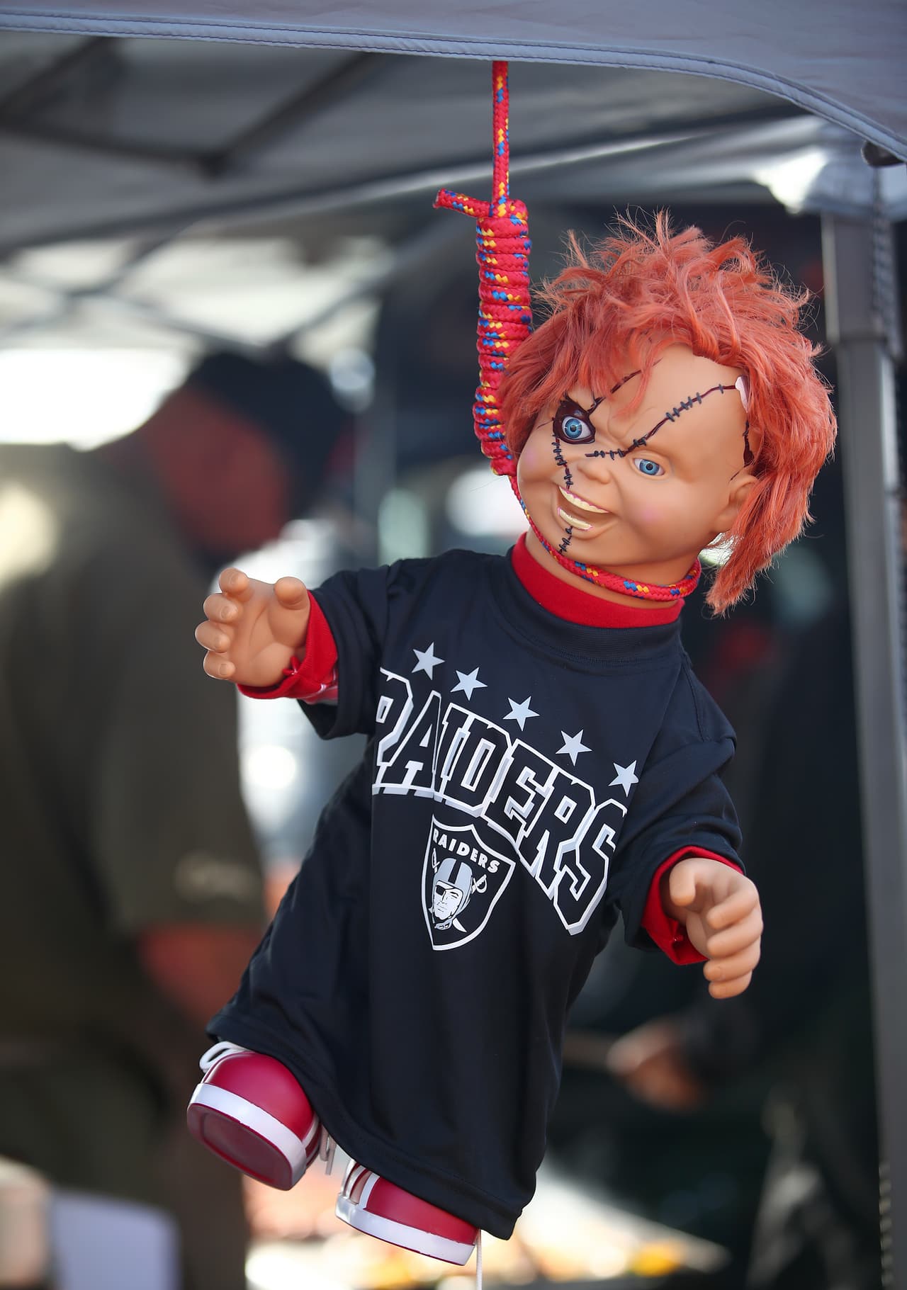 El muñeco malvado Chucky y otros personajes inspiraron a jugadores y fanáticos para darle un color diferente a la jornada de la NFL en medio de la fiesta de Halloween.