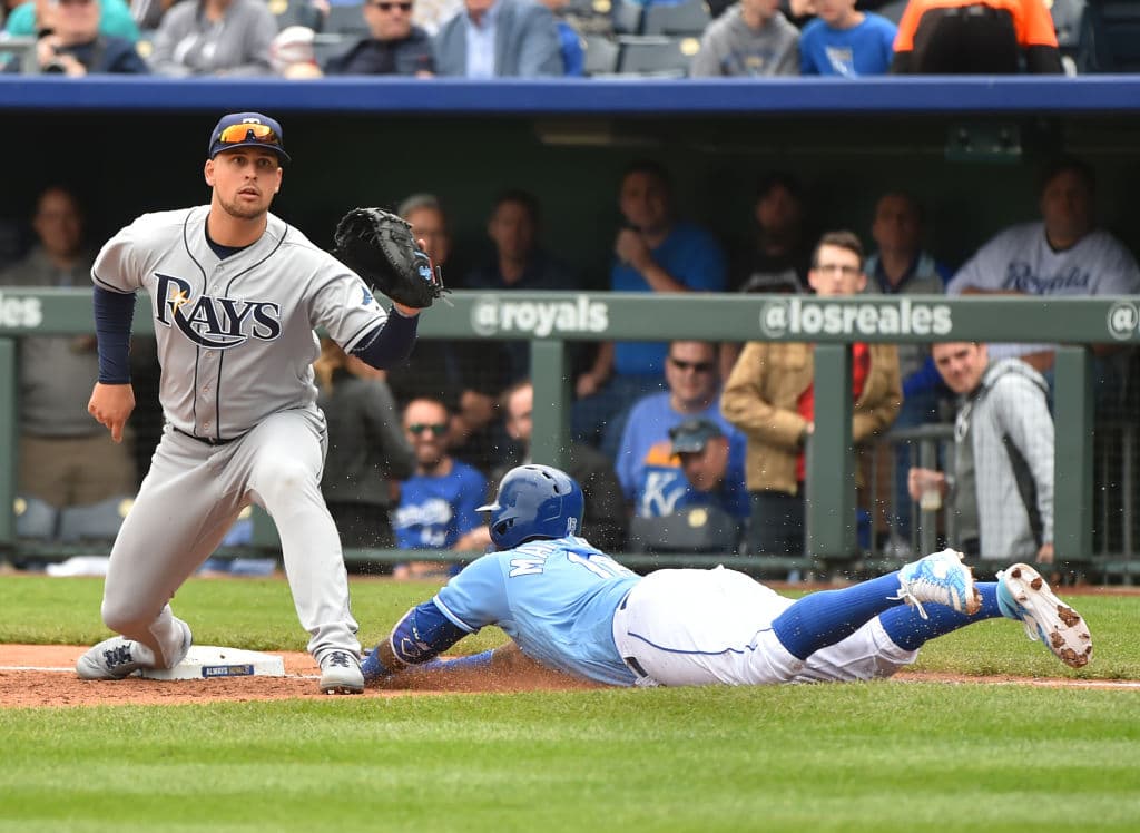 En labor de relevo se llevó la victoria Adam Kolarek (2-0), luego de lanzar apenas dos tercios de entrada.