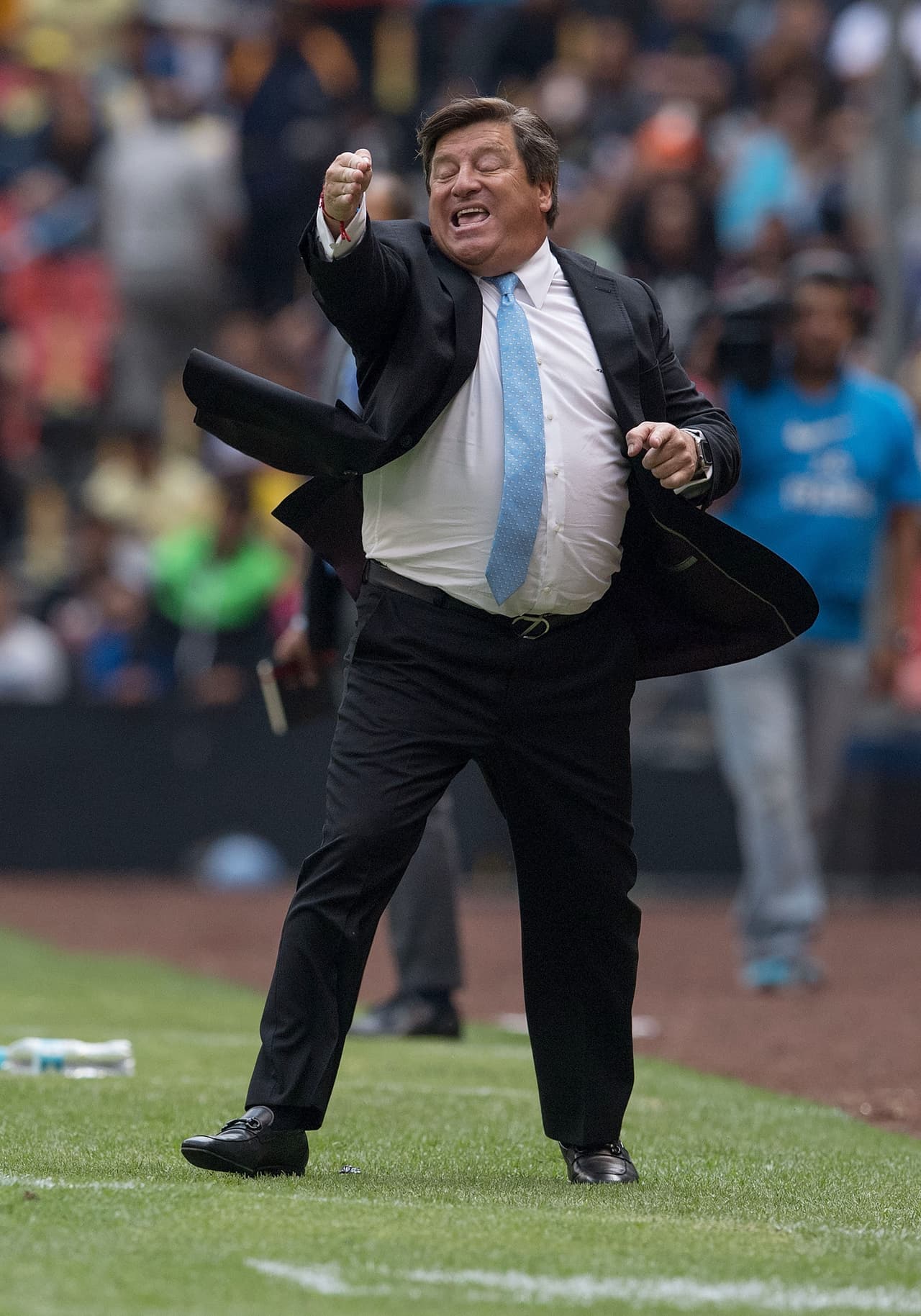 Fiel a su costumbre, el "Piojo" Herrera vivió el partido con la intensidad que lo caracteriza.