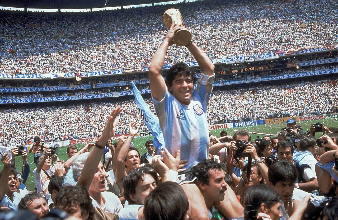<b>11. Diego Maradona: </b>el 'Pelusa' es odiado por muchos, en especial por los ingleses tras la 'Mano de Dios'. Sn embargo, el prontuario del argentino es amplio y cuenta con polémicas con el pueblo venezolano por defender el régimen actual. Además, su consumo de drogas lo alejó del público por su mal ejemplo.