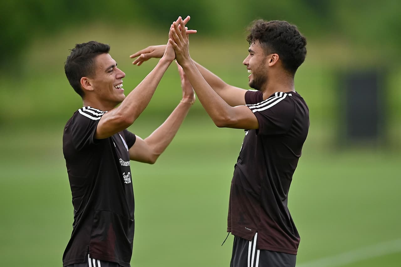 Los integrantes de la Selección Mexicana de fútbol se entrenaron, en medio de una intensa humedad en el ambiente, en las instalaciones del club de la MLS Houston Dynamo de cara a lo que será su importante duelo de los Cuartos de Final de la Copa Oro 2019, que se llevará a cabo este sábado ante Costa Rica. El trabajo duro y el buen ambiente imperaron durante la práctica del Tri.
