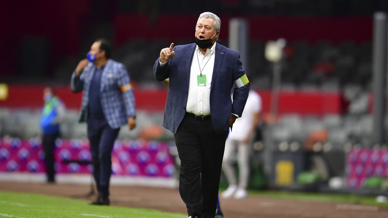 Vucetich se disculpa con la afición de Chivas