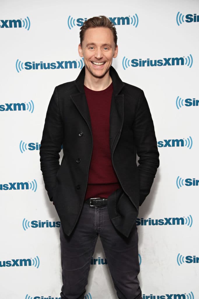 Su historia de amor ha prevalecido durante varios siglos, pero su libertino idilio pronto es interrumpido por la llegada de Ava, la salvaje e incontrolable hermana menor de aquella. A medida que su mundo se desmorona a su alrededor.
<br>