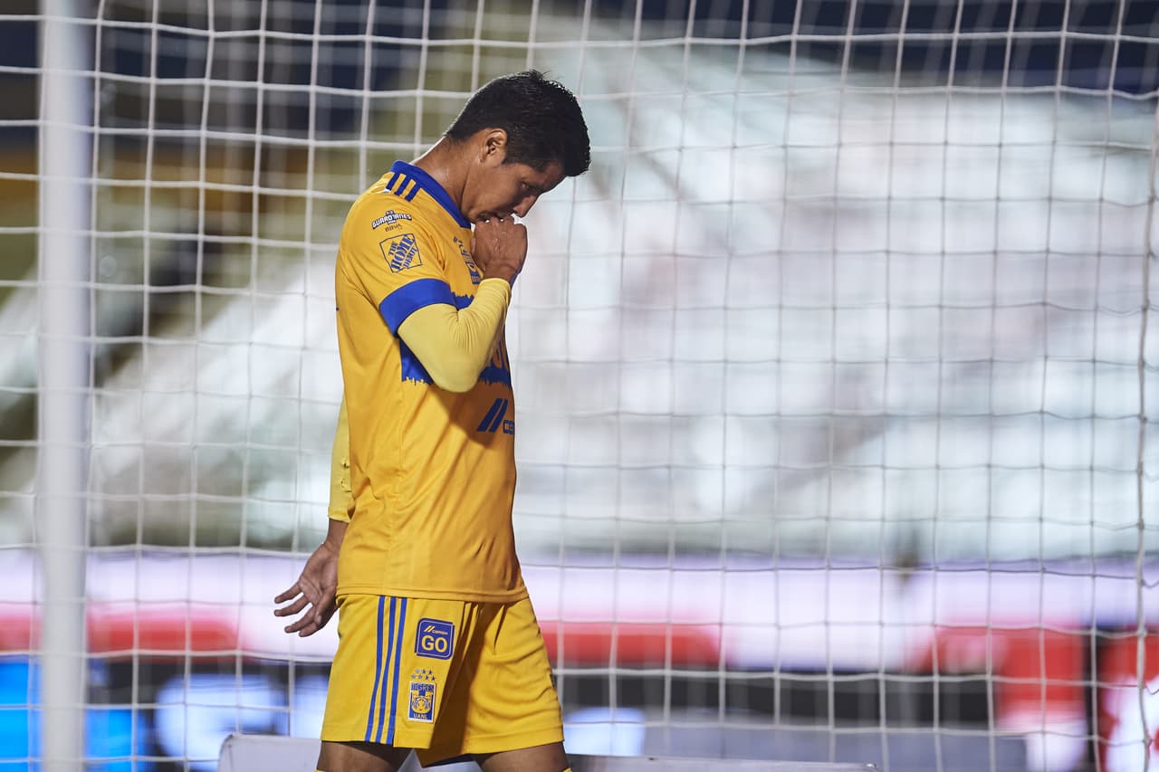 ¿Celebrar? Ayala igualó histórica marca con autogol y expulsión