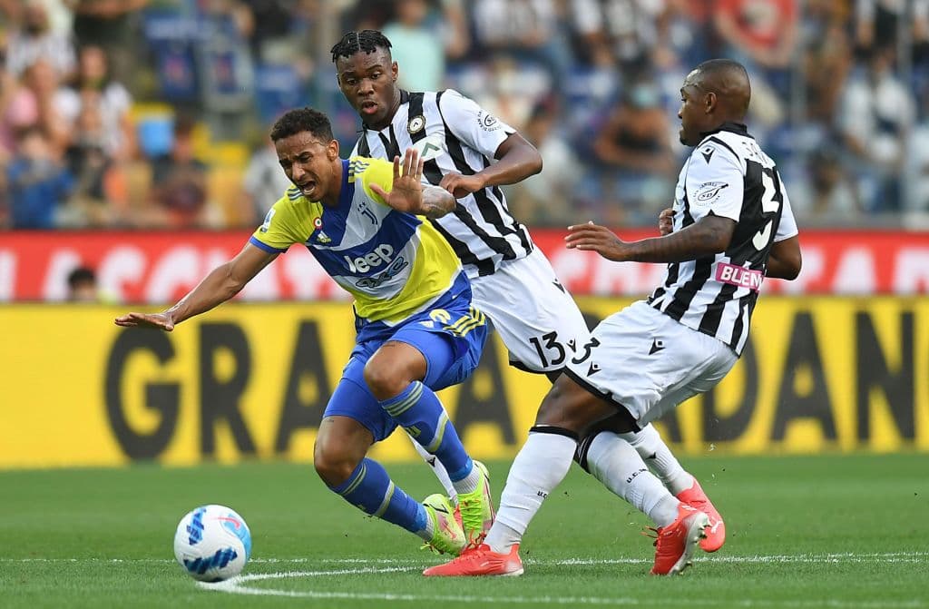 Se empata el partido entre la Juventus y Udinese en la Serie A, con marcador de 2-2. Los de la Veccia Signora ganaban el partido durante la primera mitad con goles de Paulo Dybala y Guillermo Cuadrado, pero Roberto Pereyra convirtió penal y gol para los visitantes, seguido de Gerard Deulofeu; Cristiano anotó el tercero pero fue anulado.