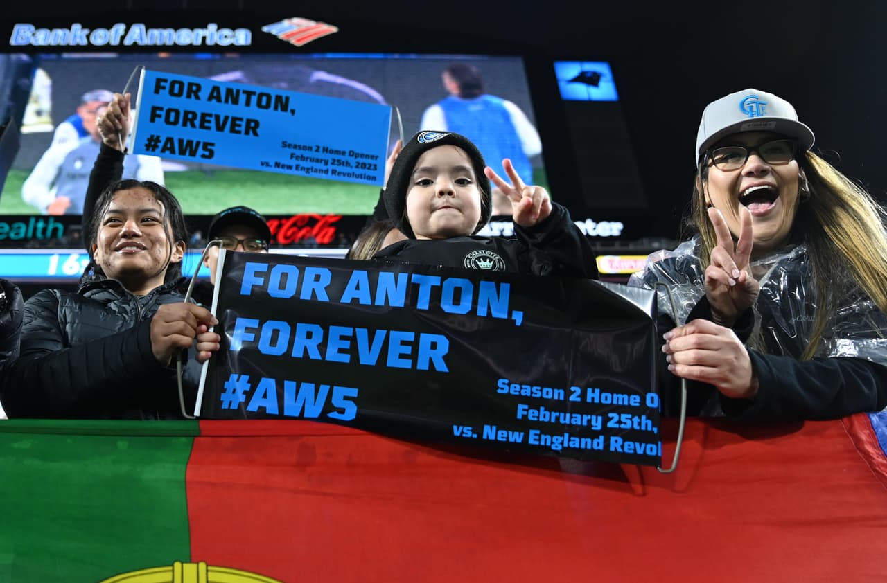 Walkes, homenajeado por la afición de 'Por la Corona'.