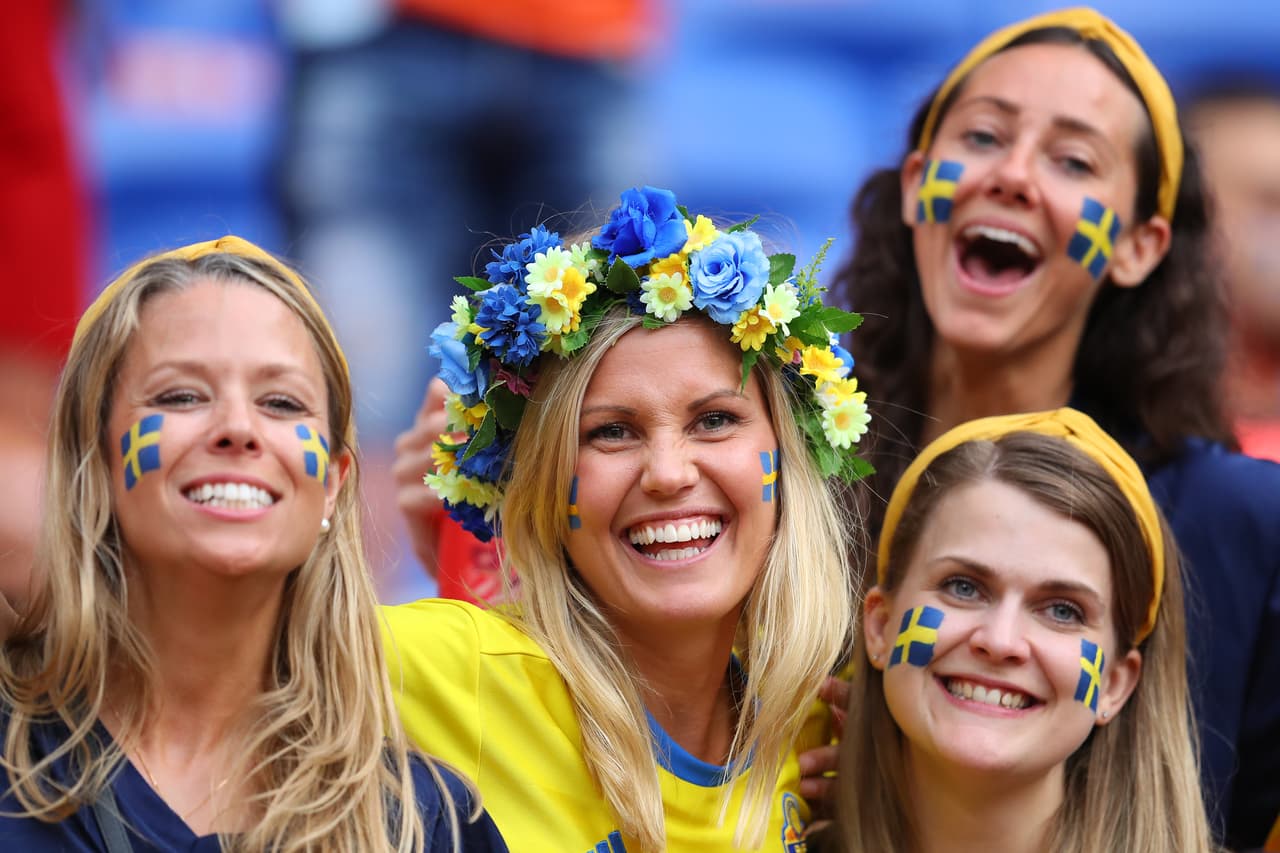 Después de la fiesta que montaron los fa´naticos de Estados Unidos, el turno este miércoles fue para los holandeses quienes fueron mayoría en el Stade de Lyon para el juego de Semifinales del Mundial Femenino ante Suecia.