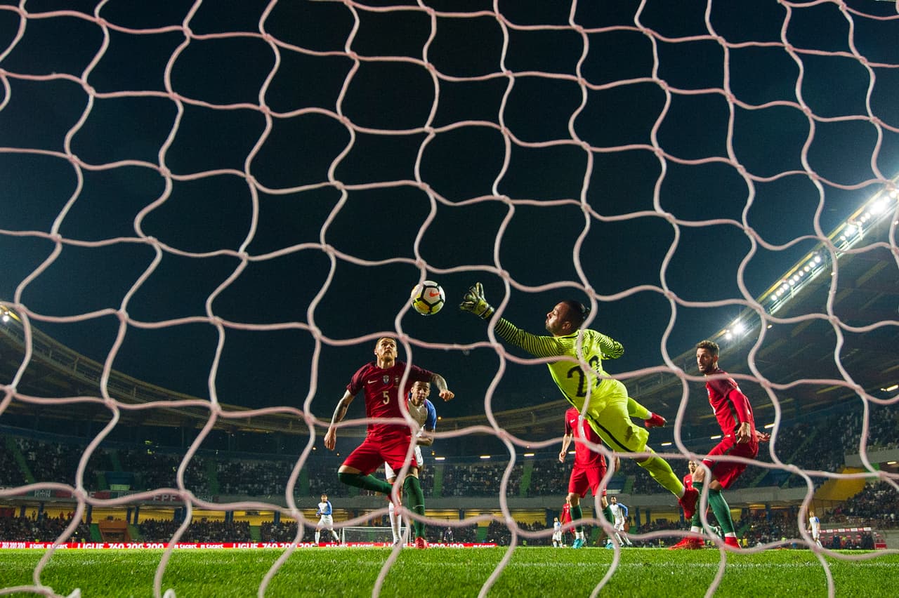 LEIRIA, PORTUGAL - NOVEMBER 14: The goalkeeper Beto of Portugal in action saves a goal during the International Friendly match between Portugal and USA at Estadio Municipal Leiria on November 14, 2017 in Leiria, Portugal. (Photo by Octavio Passos/Getty Images)
