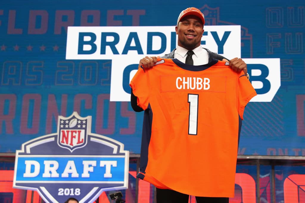 4) 
<b>Bradley Chubb, LB</b>. Los Broncos fueron el equipo 22 de la NFL en capturas de QB. Que este joven haga mancuerna con Von Miller genera muchas ilusiones a un equipo necesitado de esas sensaciones.