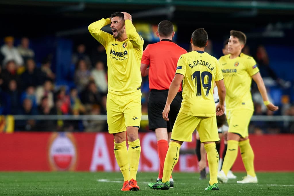 Fue una dura derrota por la manera en la que se gestó para el Villarreal, que ahora la semana próxima tendrá que ir a jugárselo todo a Mestalla para buscar el milagro ante el Valencia y pasar a la Semifinal en la UEFA Europa League.