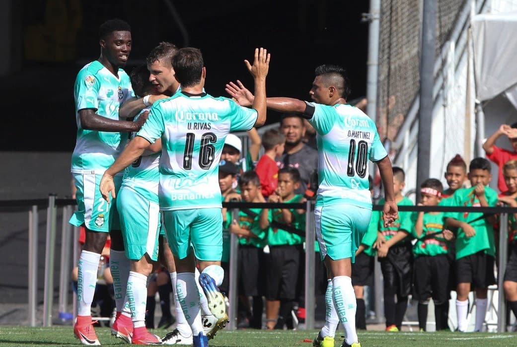 Santos derrotó 5-0 a Chivas en partido amistoso.