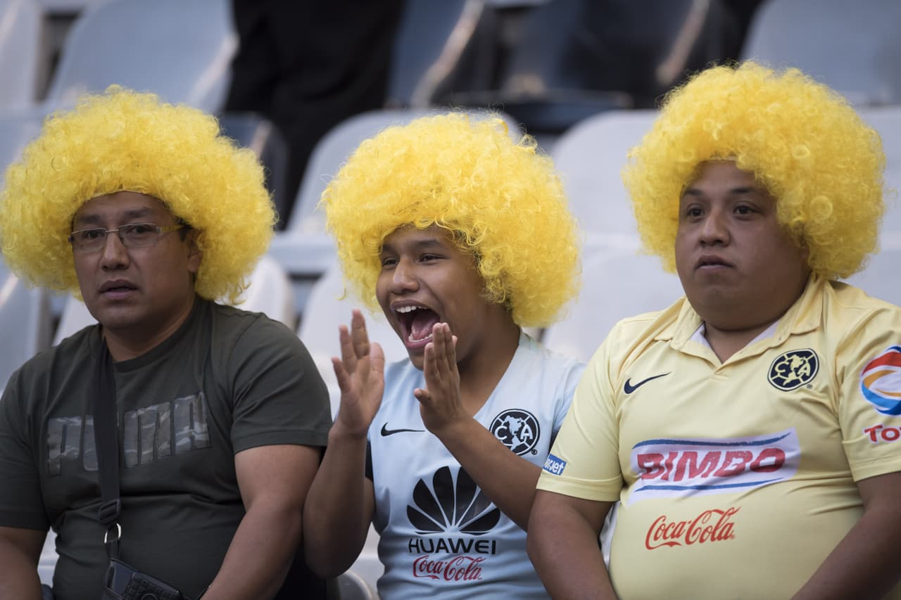 Dentro del Estadio Azteca los fanáticos de América y Pumas aguardan por el inicio de la Semifinal.