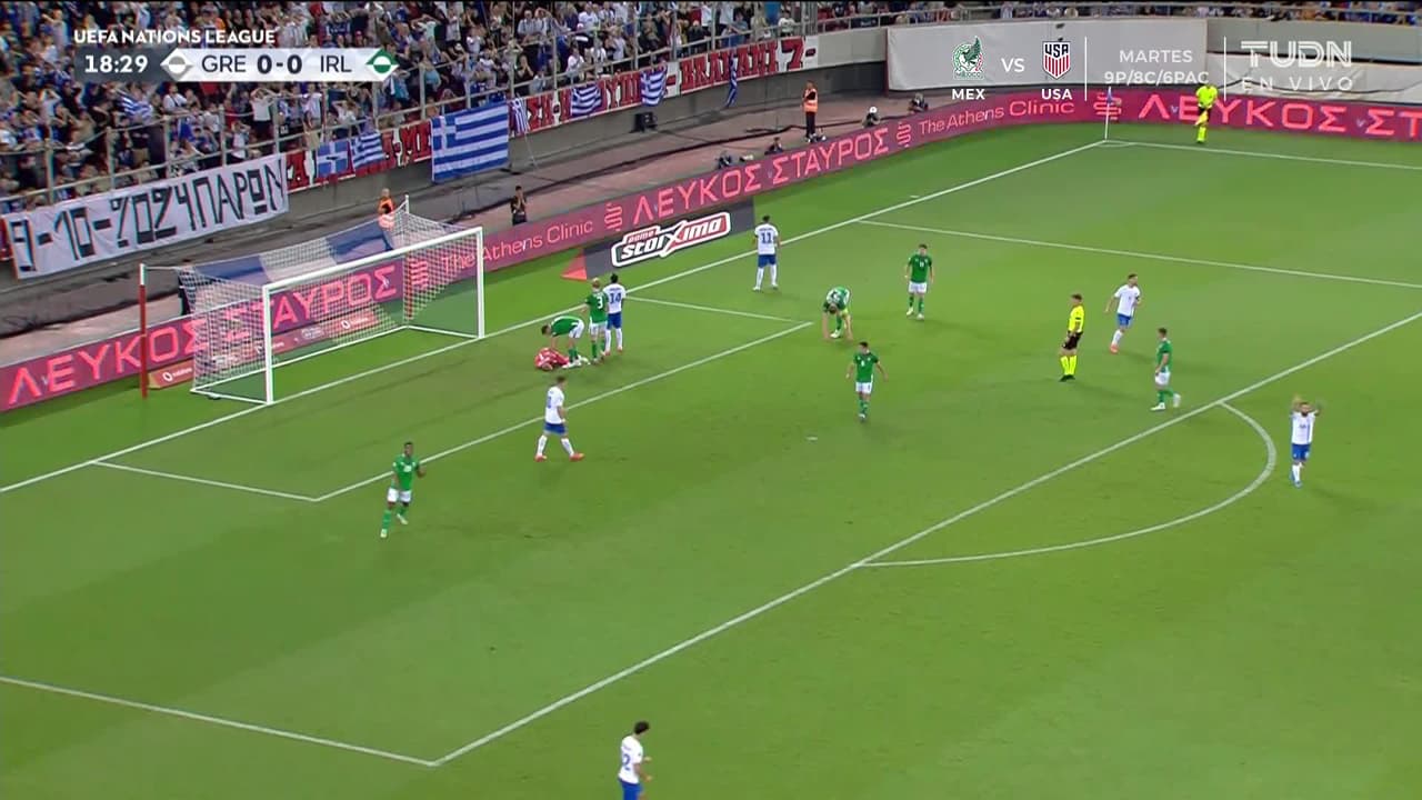 ¡TIRO ATAJADO! disparo por Anastasios Bakasetas.