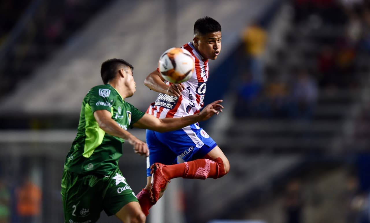 Desde el comienzo del encuentro la escuadra local intentó marcar un gol pronto para manejar el trámite a placer.