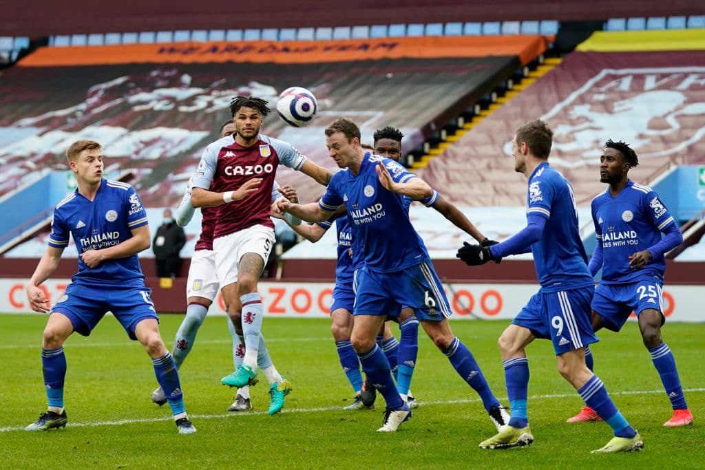 Aston Villa no logra contener al Leicester City con goles de James Maddison y Harvey Barnes, los Foxes continúan con el segundo lugar del torneo, aunque se quedan a 10 puntos del líder Manchester City.