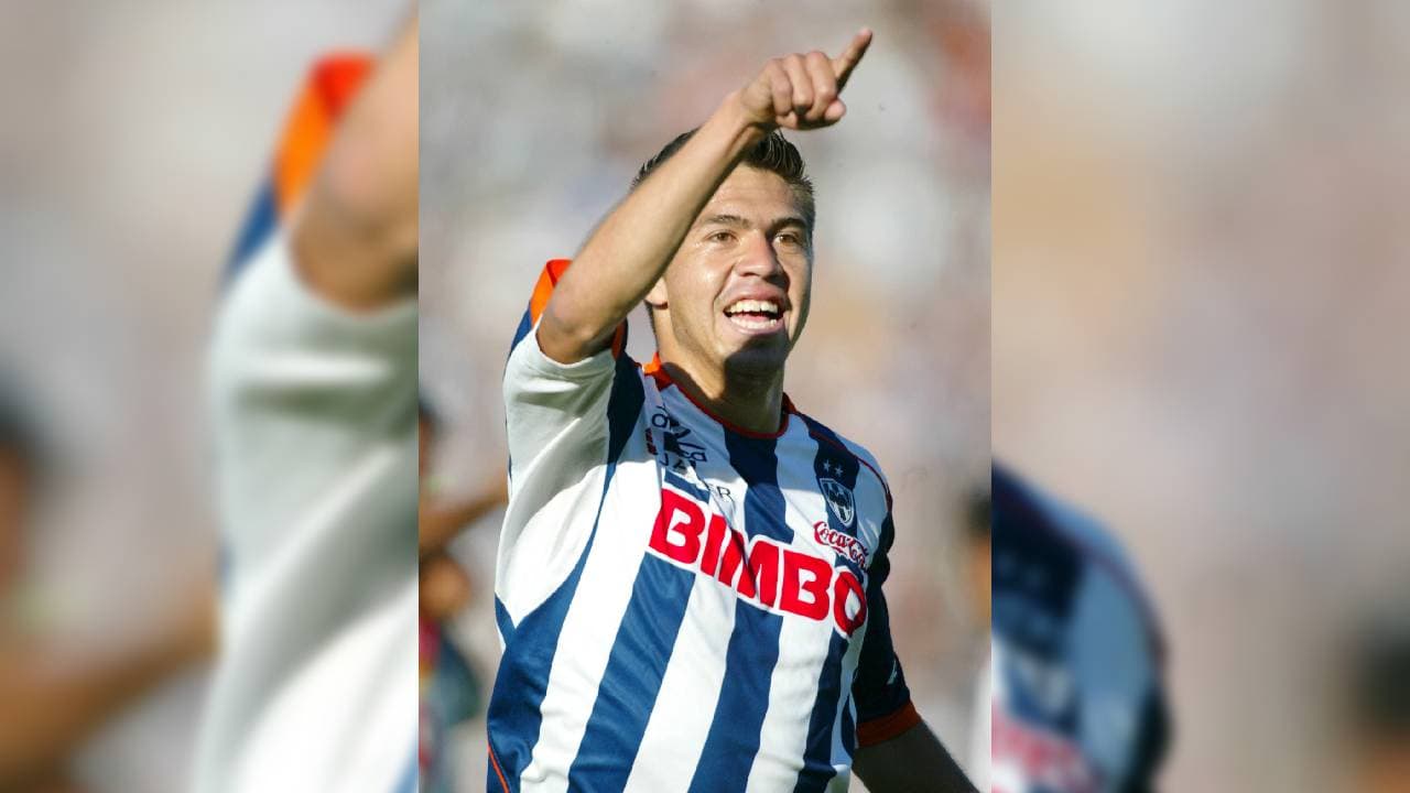 Oribe Peralta | Ha portado siete uniformes: Morelia, León, Monterrey, Chivas, Santos, Jaguares, América.