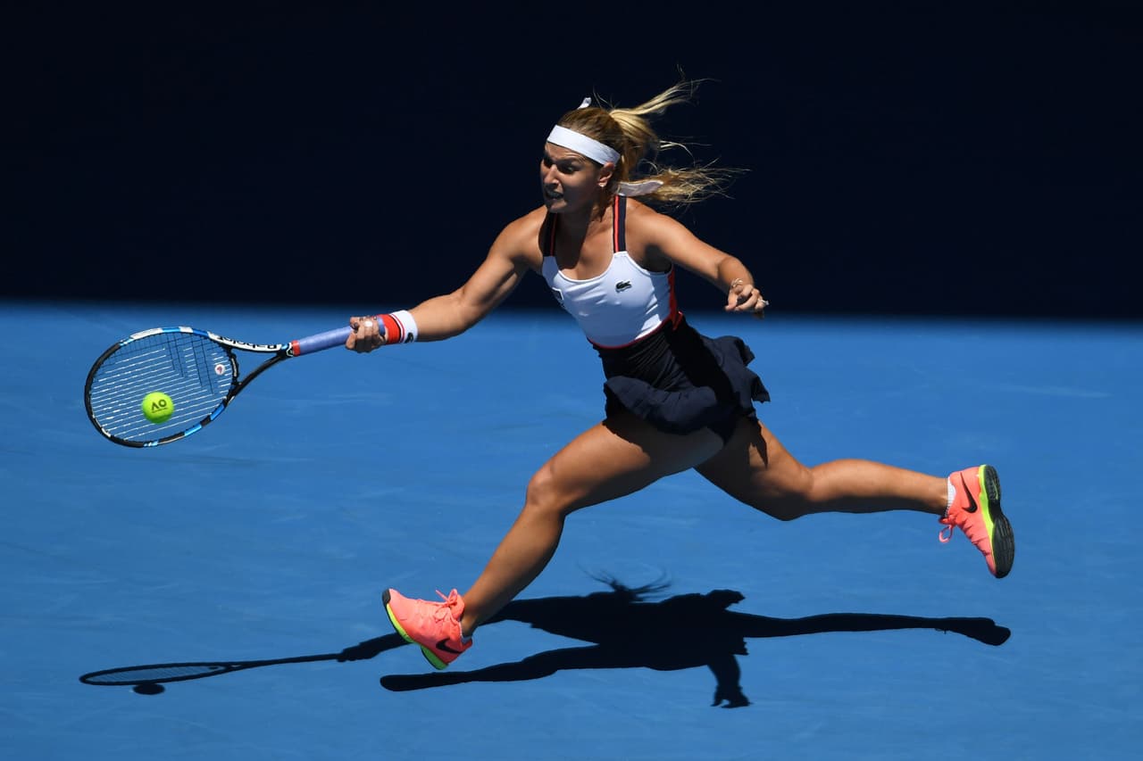 Dominica Cibulkova derrotó a Su-Wei Hsieh con sets 6-4, 7-6 (8) en el juego de segumda ronda. La checa, en el 'Top-5' actual de la WTA, cerró muy bien su 2016 y buscará el título, a lo que añade su espectacular figura atlética que con sus bellas sonrisa y mirada la hacen muy atractiva para los fanáticos.