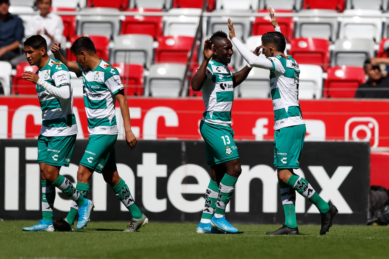 <b>Santos </b>|
<i> Fortalezas</i>: Invicto como local con ocho triunfos y un empate. Además, tienen la mejor ofensiva de la Liga con 40 anotaciones. Julio Furch y Brian Lozano anotaron 18 tantos de manera conjunta.