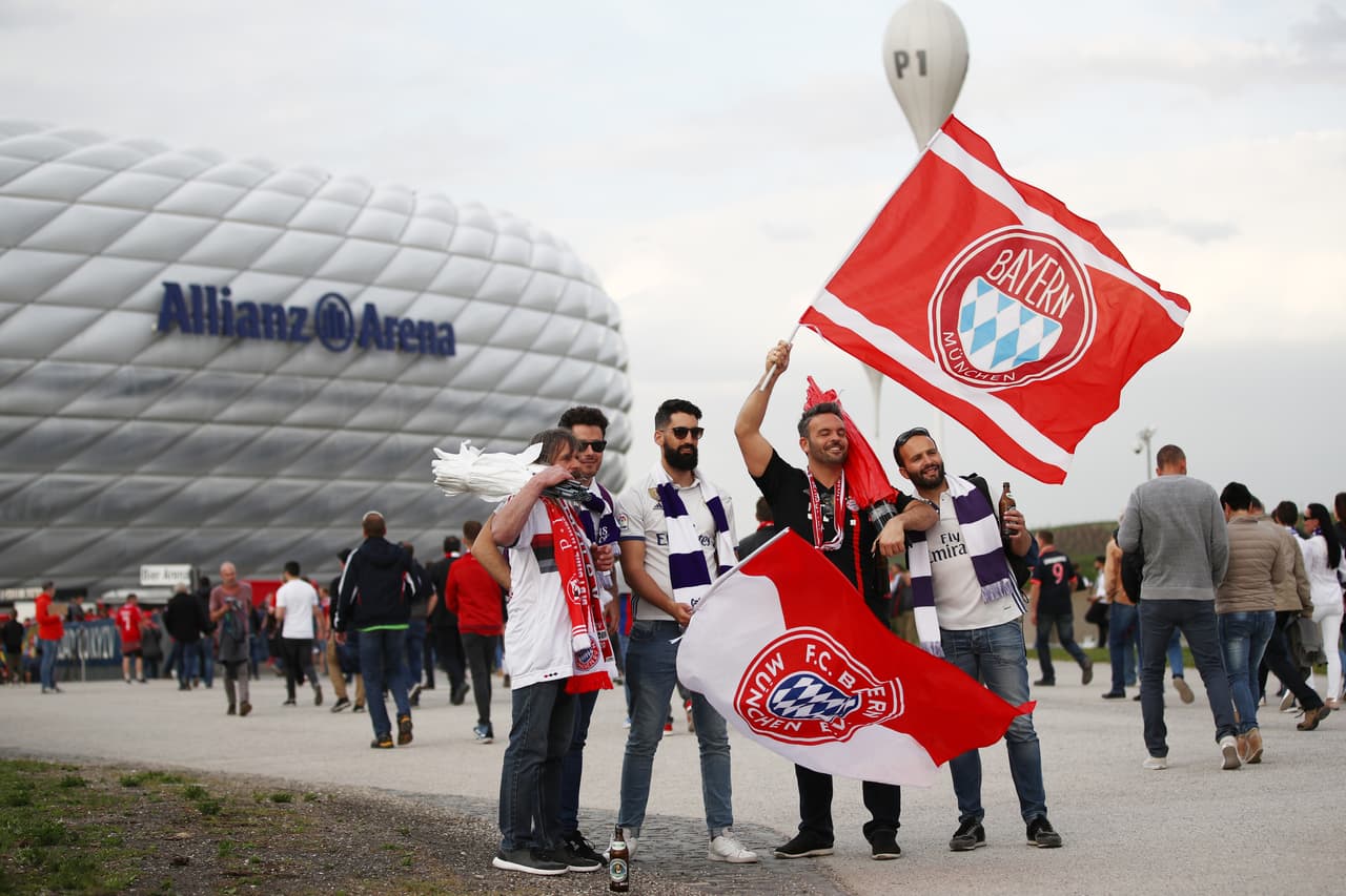 La fiesta de los fanáticos está vestida de color, alegría, compromiso y pasión en este duelo de ida de la semifinal de Championes League entre Bayern Munich y Real Madrid en Alemania.