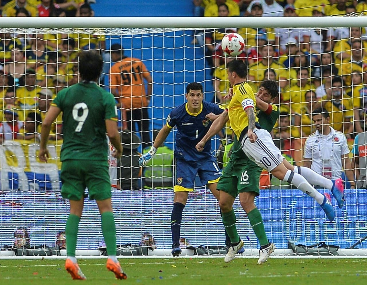 Colombia's midfielder James Rodriguez heads the ball against Bolivia's defender Ronald Raldes (R) and Bolivia's goalkeeper Carlos Lampe during their 2018 FIFA World Cup qualifier football match in Barranquilla, Colombia, on March 23, 2017. / AFP PHOTO / LUIS ROBAYO (Photo credit should read LUIS ROBAYO/AFP/Getty Images)