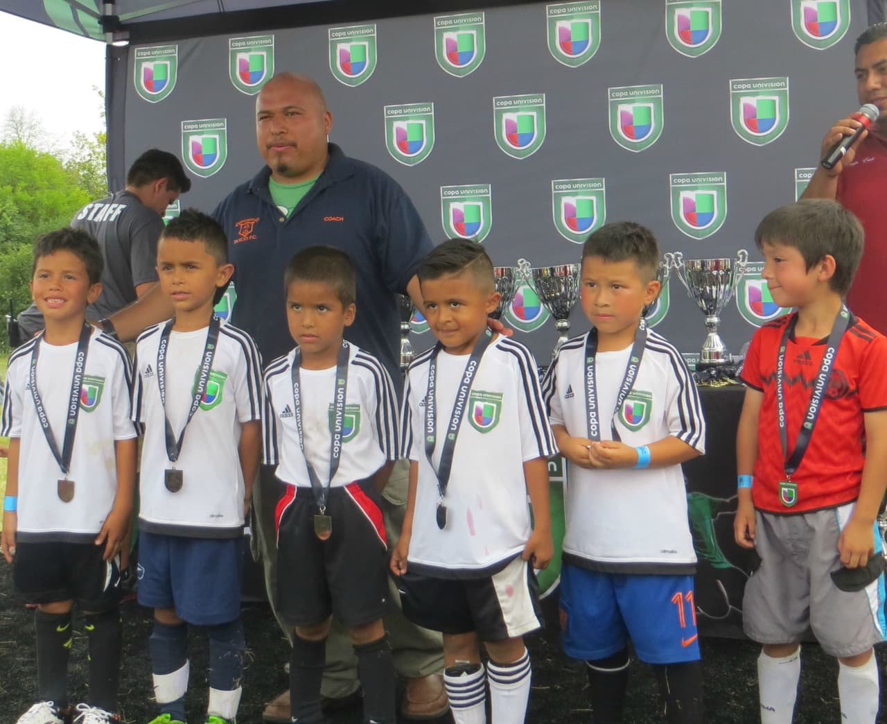 Estos fueron los campeones del primer día del torneo Copa Univision Chicago 2015 y así festejaron.