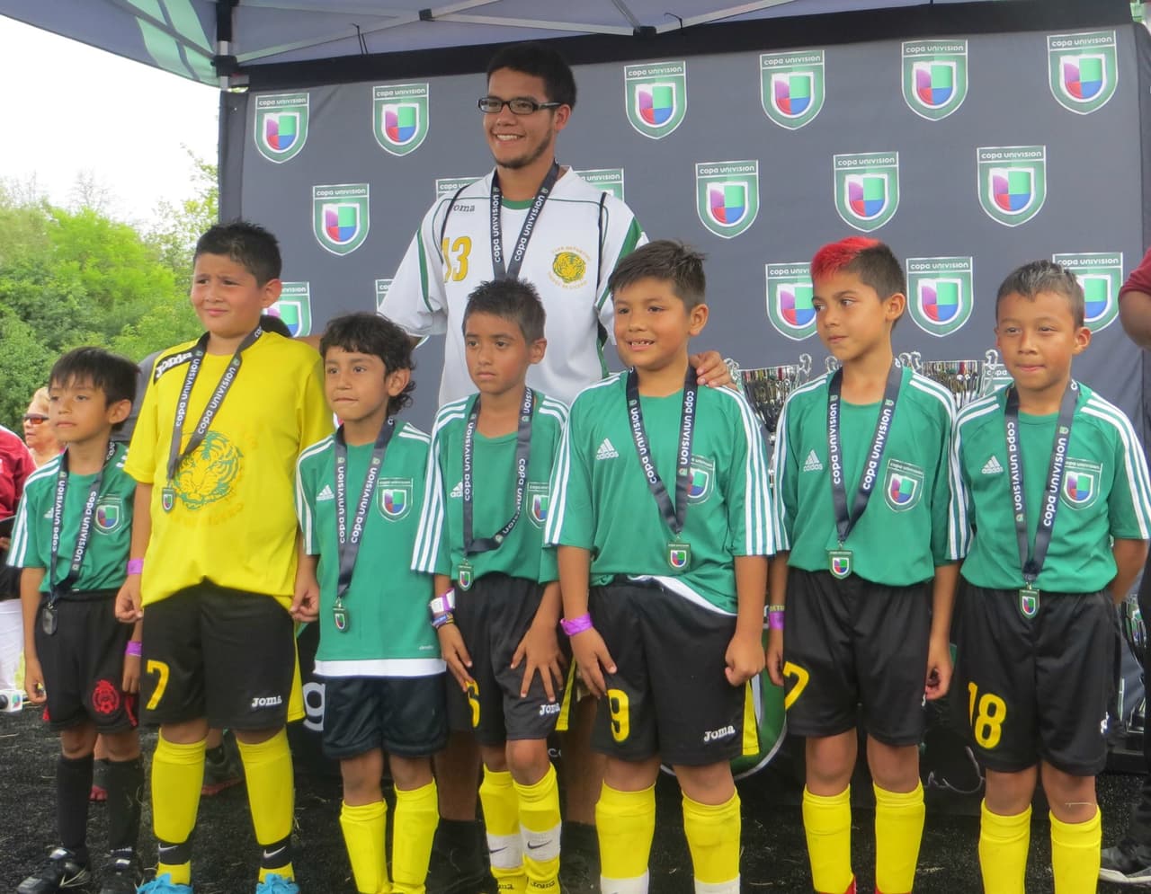 Estos fueron los campeones del primer día del torneo Copa Univision Chicago 2015 y así festejaron.