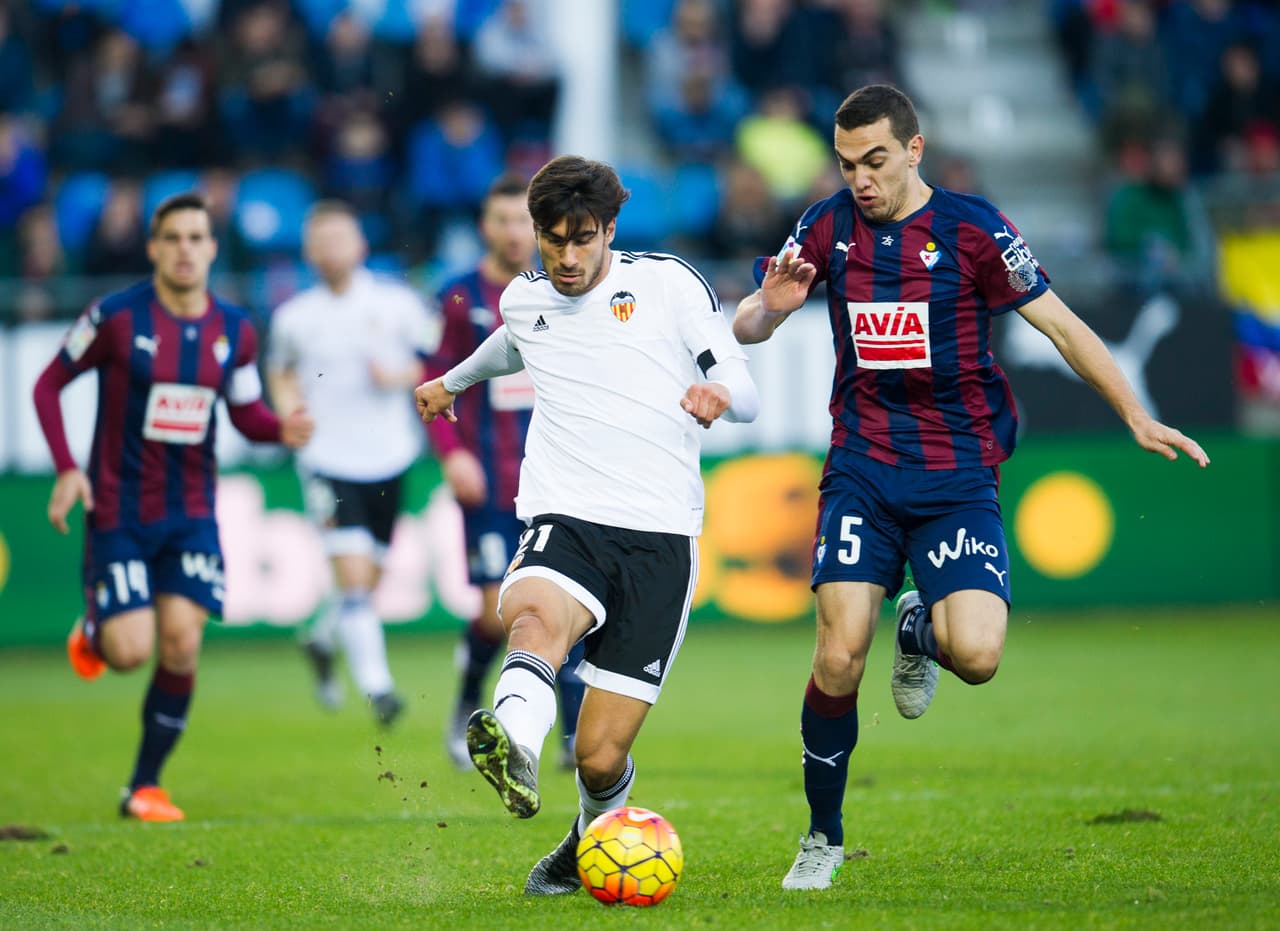 En otro de los resultados destacados de la jornada dominical, el Valencia empató en su visita a la cancha del Eibar.