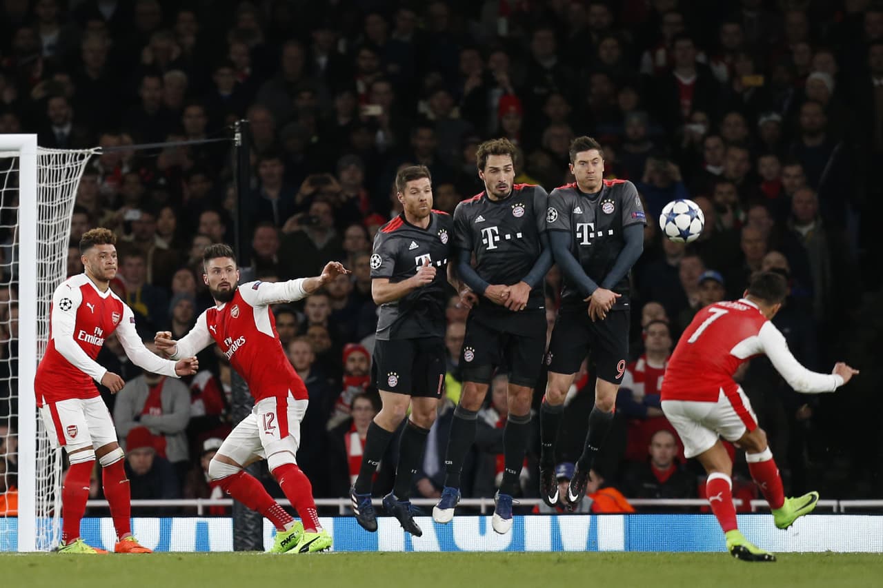 Con el Arsenal, Alexis Sánchez marcó 10 goles en 24 partidos de UCL, y tres con el Barcelona en el mismo número de encuentros.