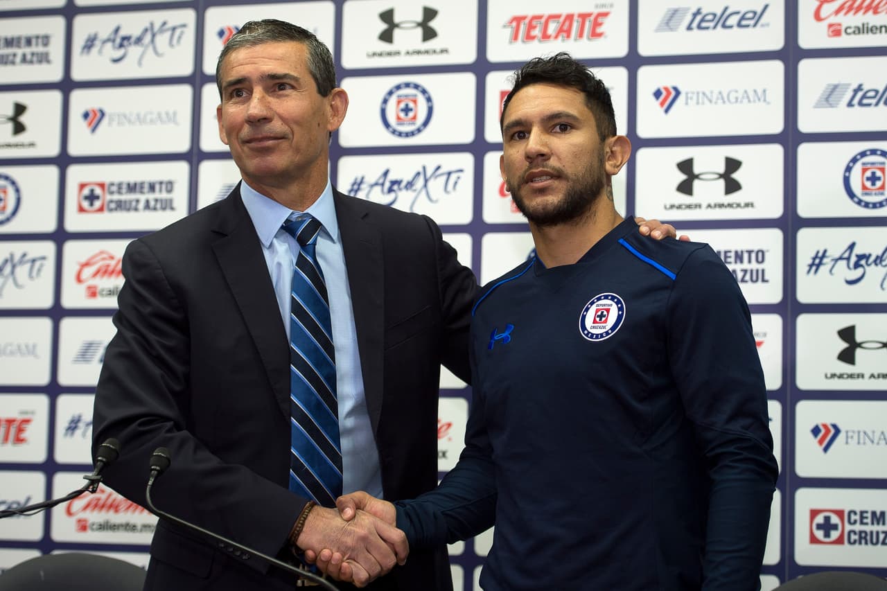 Los directivos de Cruz Azul han puesto su confianza en el argentino.
