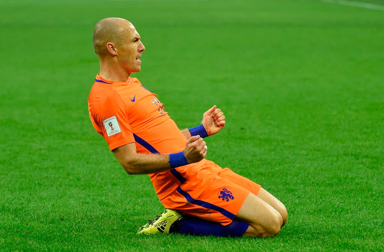 Holanda solo puede aspirar a repechaje y tendrá que vencer por siete goles de diferencia a Suecia, su rival directo.