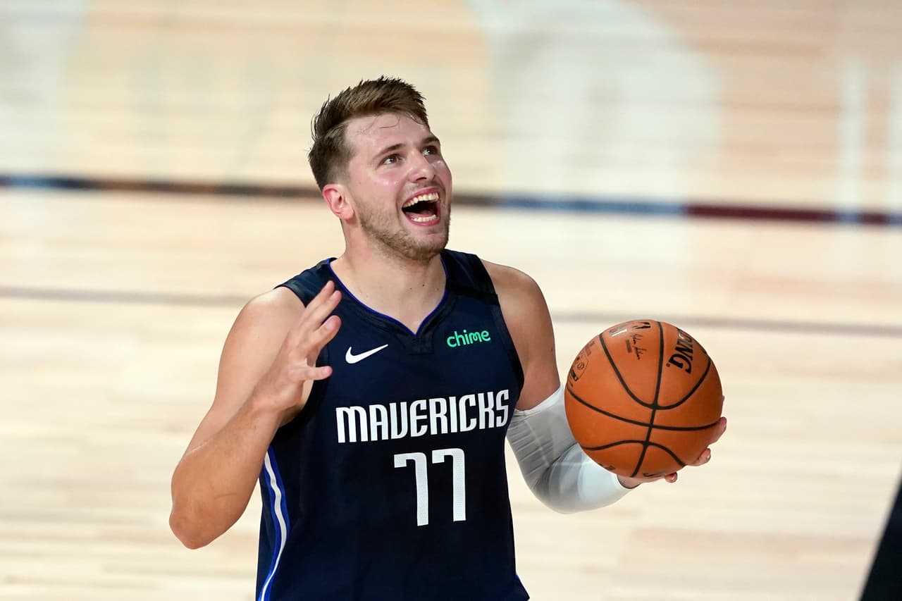 Luka Doncic brilla en el triunfo de los Mavericks