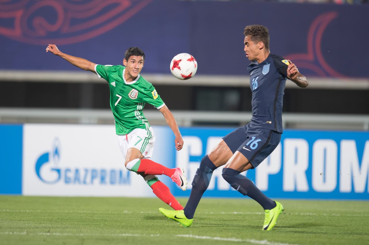 Action photo during the match Mexico vs England, Correspondent to Quarter-Final of the FIFA U-20 World Cup Korea Republic 2017, at Baekseok of Chenoan Stadium Foto de accion durante el partido Mexico vs Inglaterra, Correspondiente a los Cuartos de Final de la Copa Mundial Sub-20 de la FIFA Republica de Corea 2017, en el Estadio Baekseok de Cheonan, Cheonan, en la foto: (i-d) Uriel ANTUNA de Mexico y Dominic CALVERT-LEWIN de Inglaterra 05/06/2017/MEXSPORT/Omar Martinez.