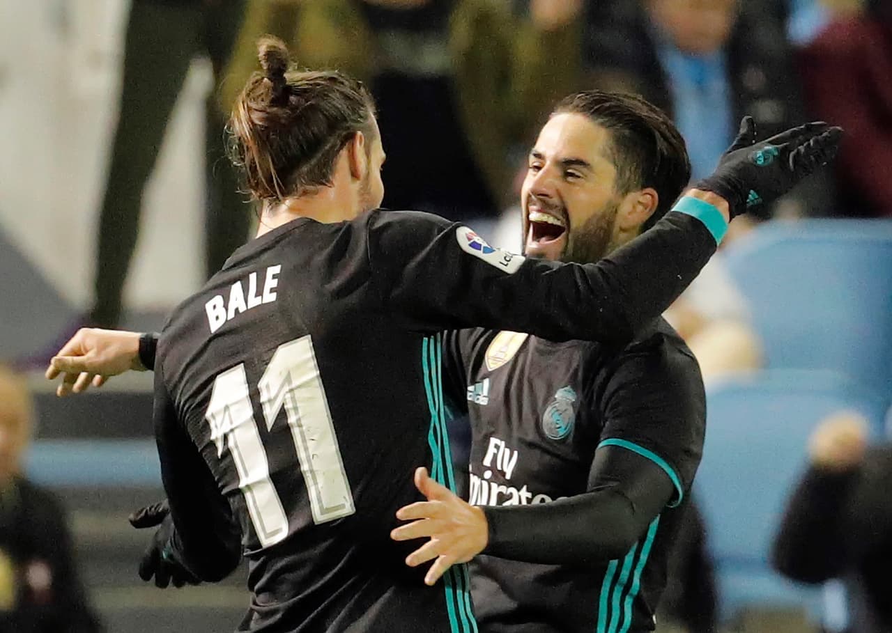 Un gran pase de Toni Kroos a Gareth Bale, entre líneas, sirvió para que el galés quedara en posición de gol para definir de pierna izquierda, sutil, al palo cruzado.