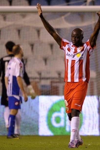 Otro penalti se marcó, pero ahora en favor del Almería, cobrado por Henok Goitom.